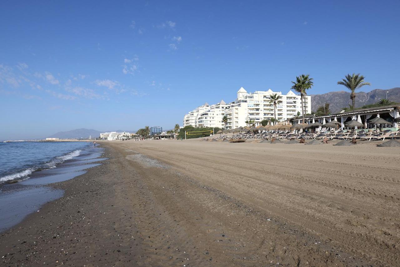 Lujo En Banana Primera Linea De Playa Apartment Marbella